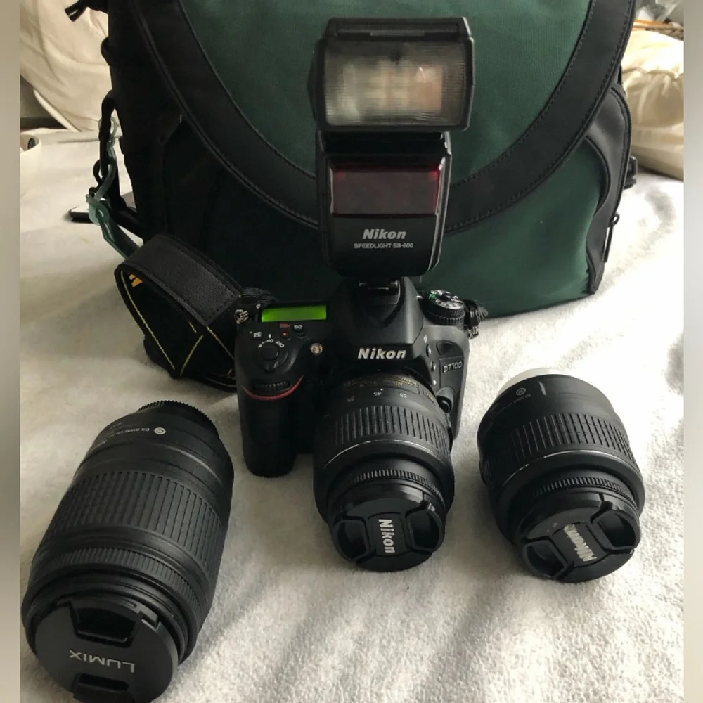 Nikon D7100 DLSR Camera, 3 lenses, carrying case, battery, charger, EUC